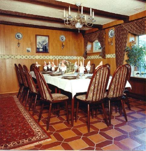 Hotel & Restaurant Bei Hoelzchen Ганновер Экстерьер фото